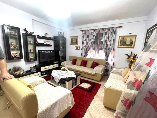 Tirane, jepet me qera apartament 2+1 Kati 3, 130 m² 550 € (Rruga Sulejman Delvina)