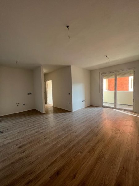 Tirane, shitet apartament 2+1+Ballkon , 104 m² 139.000 € (Spitali Amerikan 3)