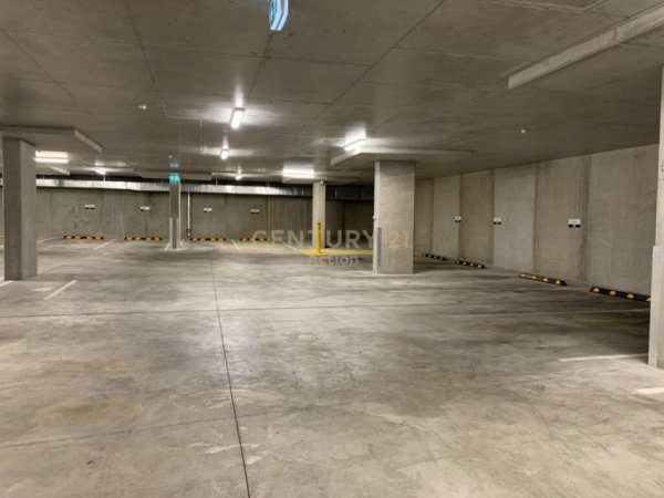 Tirane, shes garazh Kati 1, 450 m² 495.000 € (KOPSHTI BOTANIK)