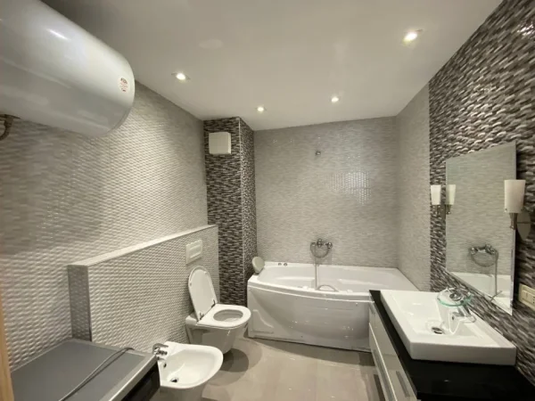 Tirane, jepet me qera apartament 3+1+Aneks+Ballkon Kati 6, 142 m² 2.000 € (LIQENI ARTIFICIAL NOBIS WELLNES CENTER)