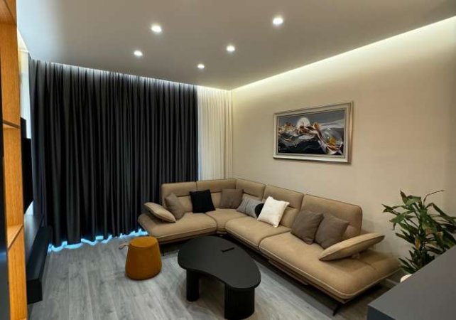 Tirane, jepet me qera apartament 1+1 Kati 4, 75 m² 900 € (Komuna e Parisit)