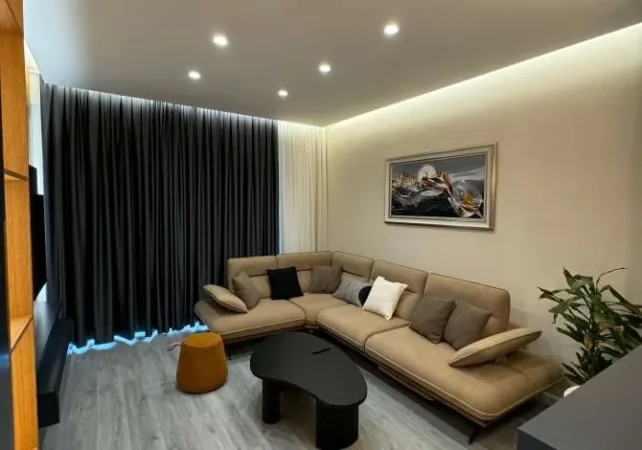 Tirane, jepet me qera apartament 1+1 Kati 4, 75 m² 900 € (Komuna e Parisit)