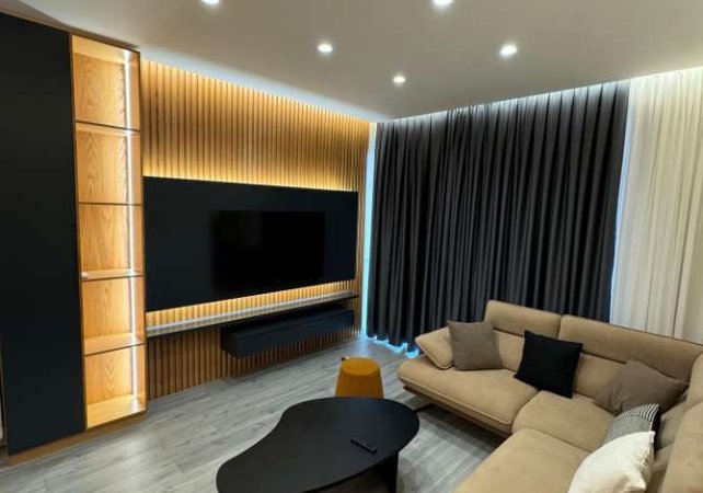 Tirane, jepet me qera apartament 1+1 Kati 4, 75 m² 900 € (Komuna e Parisit)