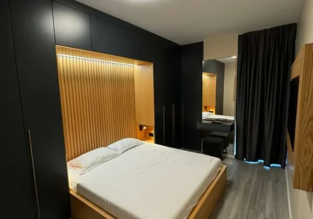 Tirane, jepet me qera apartament 1+1 Kati 4, 75 m² 900 € (Komuna e Parisit)