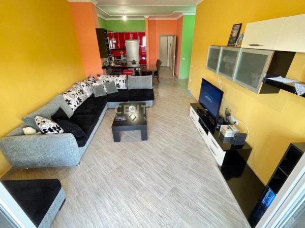 Tirane, jepet me qera apartament 2+1 Kati 4, 120 m² 500 € 
