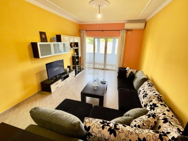 Tirane, jepet me qera apartament 2+1 Kati 4, 120 m² 500 € 