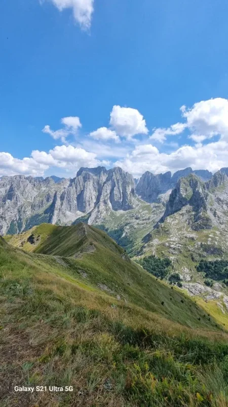 Séjour en Albanie . Groupe de randonnée.