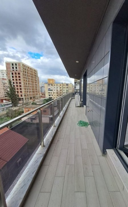 Tirane, jepet me qera 3+1+Ballkon , 173 m² 800 € (Garden Residence Turdiu-Fusha Aviacionit)