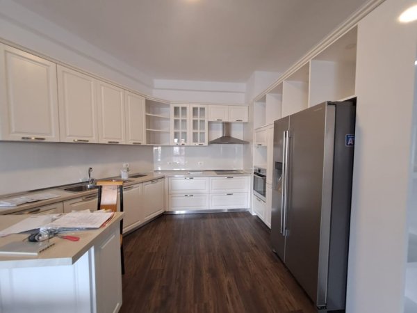 Tirane, jepet me qera 3+1+Ballkon , 173 m² 800 € (Garden Residence Turdiu-Fusha Aviacionit)