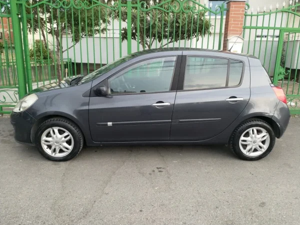 Shes makine Renault Clio Le Iene