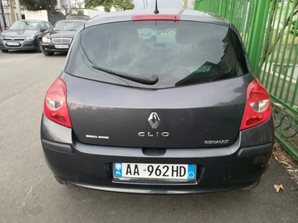 Shes makine Renault Clio Le Iene