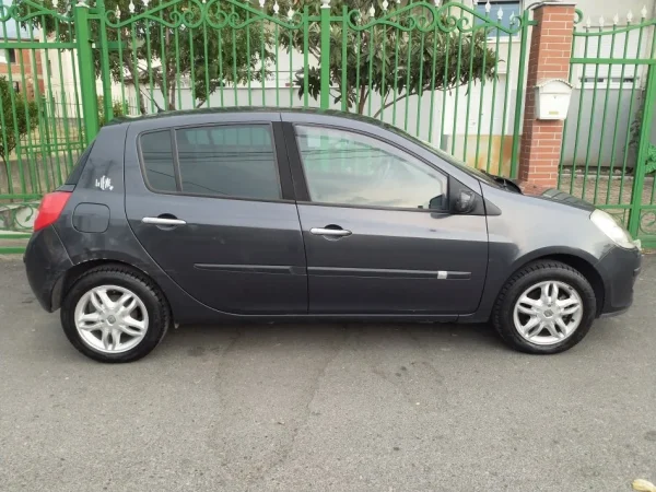 Shes makine Renault Clio Le Iene
