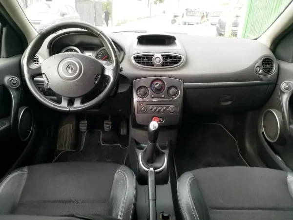 Shes makine Renault Clio Le Iene