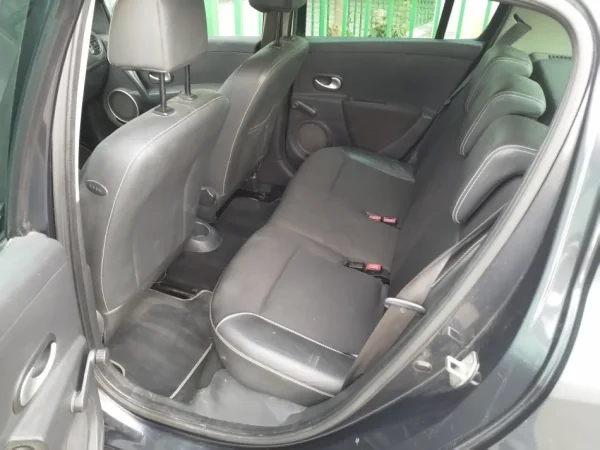 Shes makine Renault Clio Le Iene