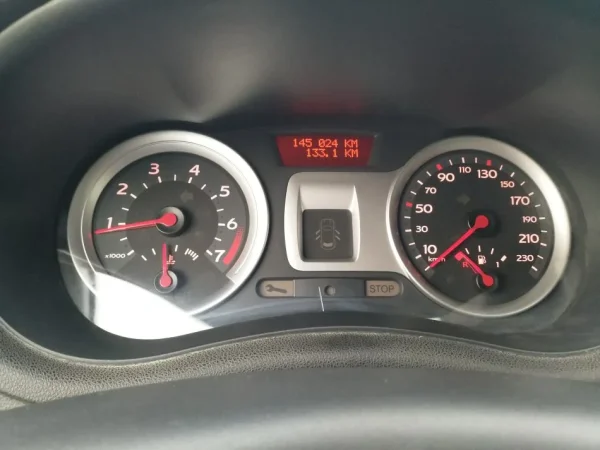 Shes makine Renault Clio Le Iene