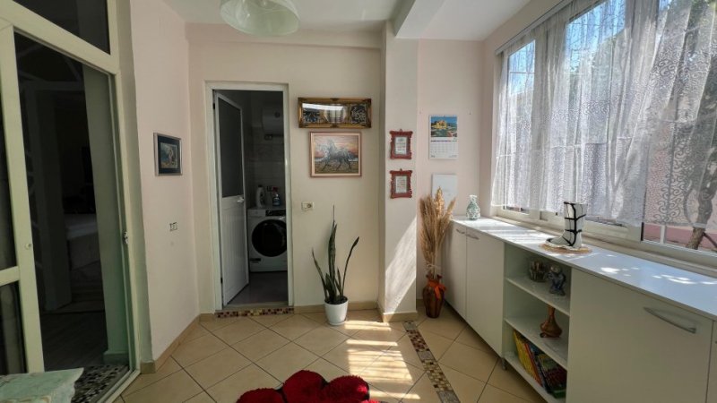 Tirane, jepet me qera shtepi 1 Katshe Kati 1, 125 m² 1.200 € (Sheshi Avni Rustemi)