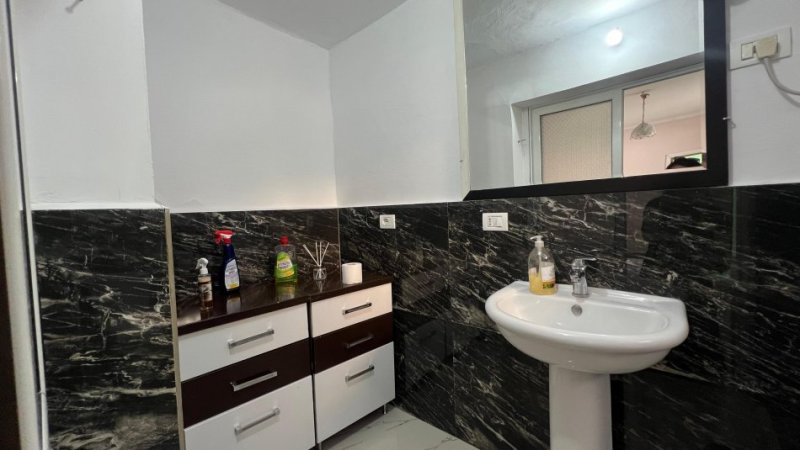 Tirane, jepet me qera shtepi 1 Katshe Kati 1, 125 m² 1.200 € (Sheshi Avni Rustemi)