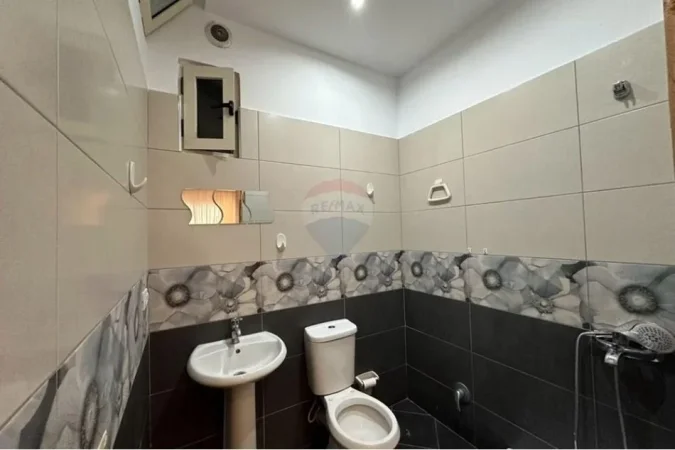 Tirane, jepet me qera apartament , 90 m² 550 €