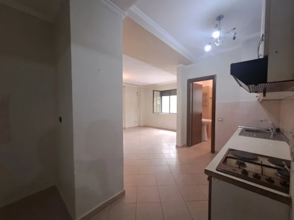 Tirane, Apartament 2+1 per shitje Kati 1, 100 m² 170.000 € (Ali Demi)