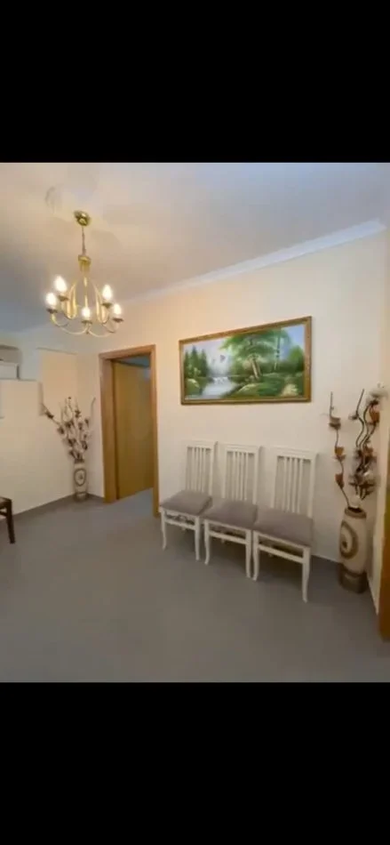 Tirane, jepet me qera apartament 3+1 Kati 4, 100 m² 700 € (GARDA)