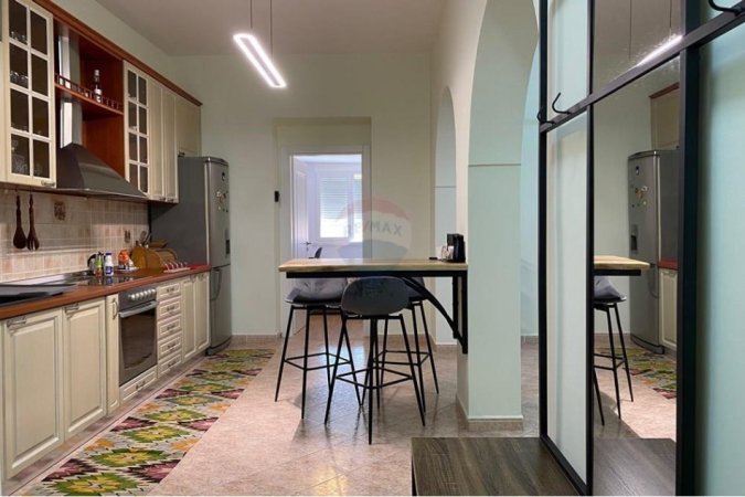 Tirane, jap me qera apartament 3+1 , 95 m² 850 € (Vasil Shanto!)