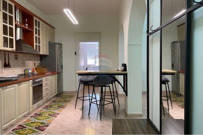 Tirane, jap me qera apartament 3+1 , 95 m² 850 € (Vasil Shanto!)