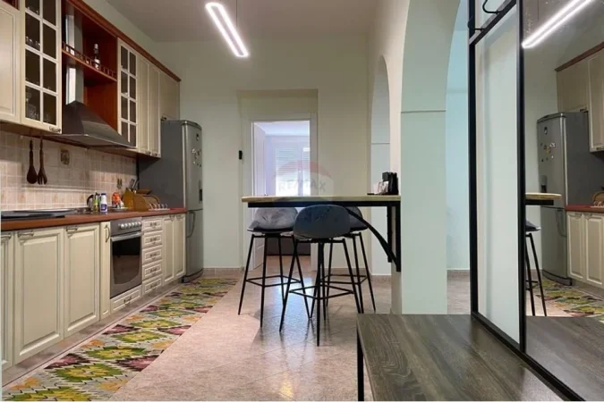 Tirane, jap me qera apartament 3+1 , 95 m² 850 € (Vasil Shanto!)