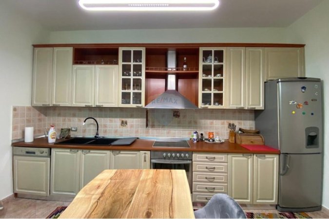 Tirane, jap me qera apartament 3+1 , 95 m² 850 € (Vasil Shanto!)