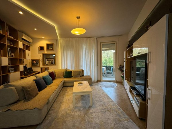 Tirane, shitet apartament 2+1+Ballkon Kati 2, 100 m² 200.000 € (Rruga Peti, Liqeni i Thate)