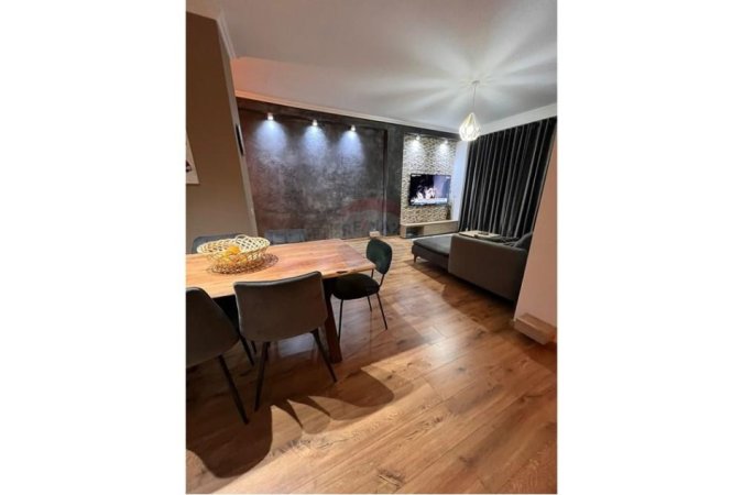 Tirane, jepet me qera apartament 2+1 , 108 m² 800 € (Kopshti Botanik)