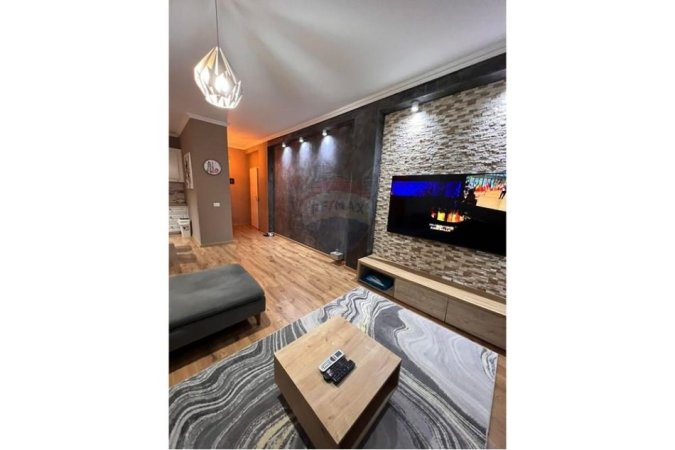 Tirane, jepet me qera apartament 2+1 , 108 m² 800 € (Kopshti Botanik)