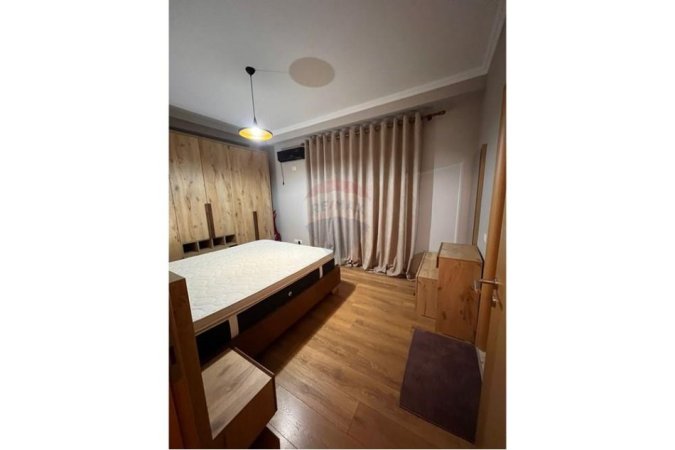 Tirane, jepet me qera apartament 2+1 , 108 m² 800 € (Kopshti Botanik)