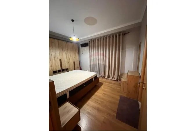 Tirane, jepet me qera apartament 2+1 , 108 m² 800 € (Kopshti Botanik)