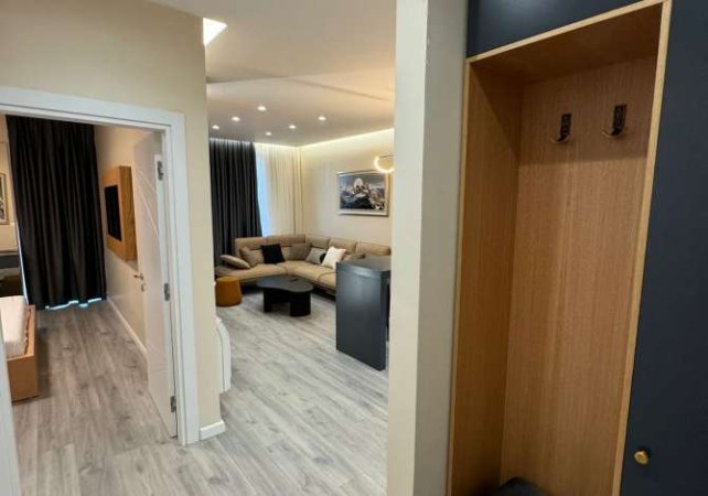 Tirane, jepet me qera apartament 1+1+Ballkon Kati 4, 75 m² 900 € (Komuna e Parisit)
