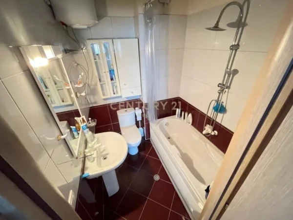 Tirane, jepet me qera apartament 2+1 Kati 4, 120 m² 500 € (vilat gjermane)