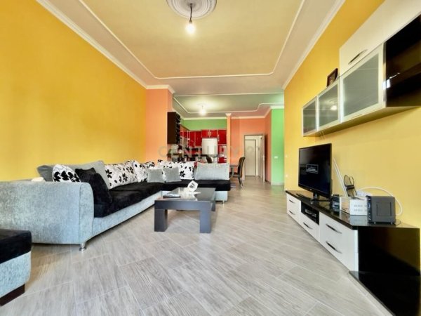 Tirane, jepet me qera apartament 2+1 Kati 4, 120 m² 500 € (vilat gjermane)