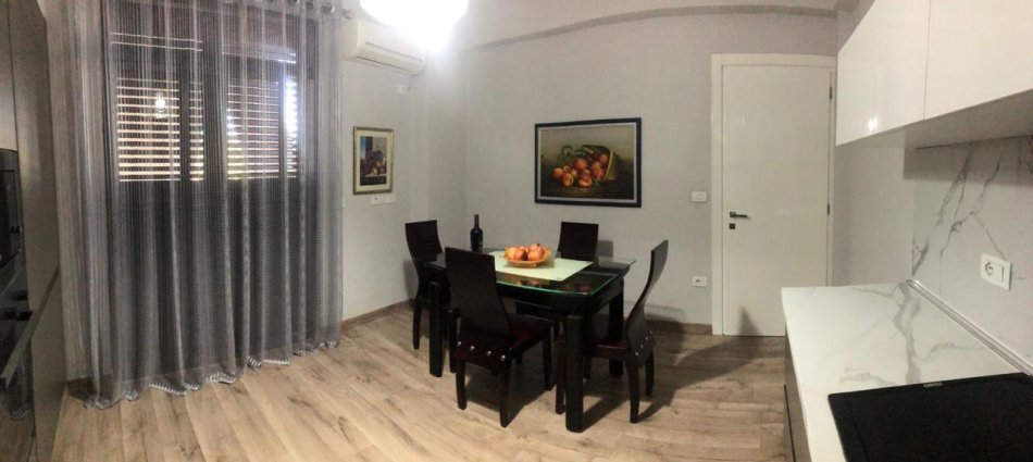 Tirane, jepet me qera apartament 2+1 Kati 2, 125 m² 800 € (Selvia)