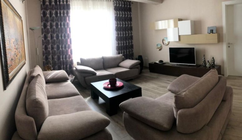 Tirane, jepet me qera apartament 2+1 Kati 2, 125 m² 800 € (Selvia)