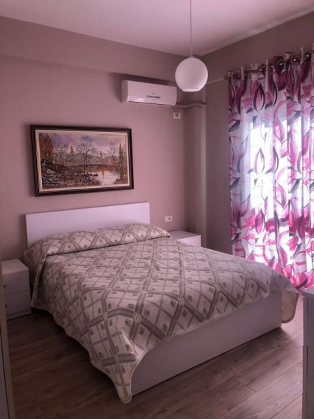 Tirane, jepet me qera apartament 2+1 Kati 2, 125 m² 800 € (Selvia)