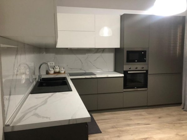 Tirane, jepet me qera apartament 2+1 Kati 2, 125 m² 800 € (Selvia)