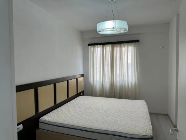 Tirane, jepet me qera apartament 1+1 Kati 2, 60 m² 400 € (Rruga Sokrat Miho)