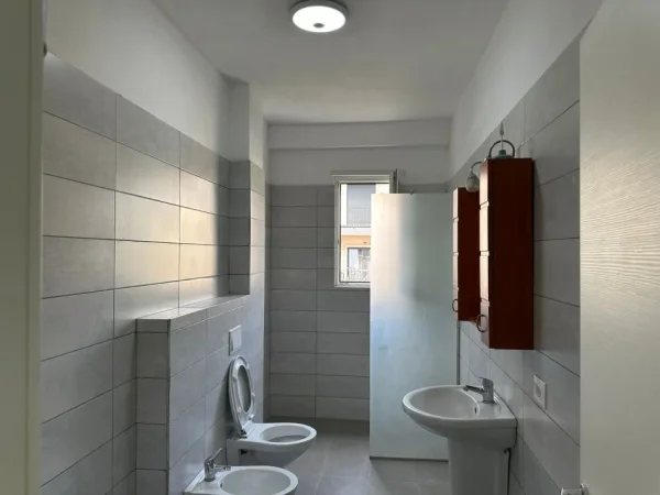 Tirane, jepet me qera apartament 1+1 Kati 2, 60 m² 400 € (Rruga Sokrat Miho)