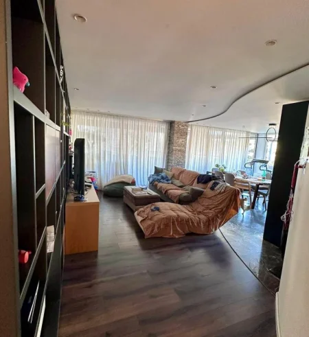 📍Rr Elbasanit, shitet Ap 2+1+verande📌Top Location Kati 3, 190 m²