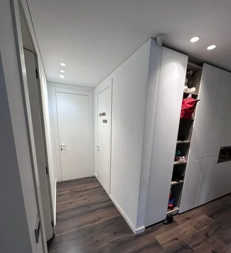 📍Rr Elbasanit, shitet Ap 2+1+verande📌Top Location Kati 3, 190 m²