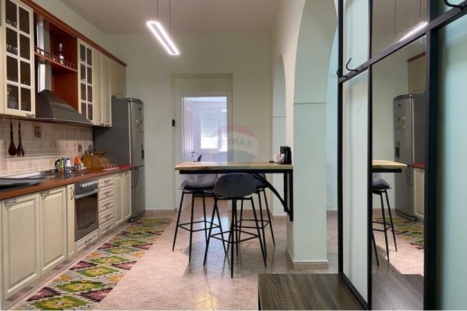 Tirane, jepet me qera apartament 3+1 Kati 1, 95 m² 850 € (Apartament 3+1 per qira tek Vasil Shanto!)