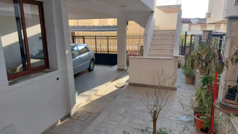 Tirane, shitet Vile 3 Katshe Kati 3, 300 m² 250.000 € (Rruga Dalip Topi)