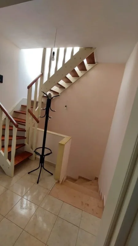 Tirane, shitet Vile 3 Katshe Kati 3, 300 m² 250.000 € (Rruga Dalip Topi)
