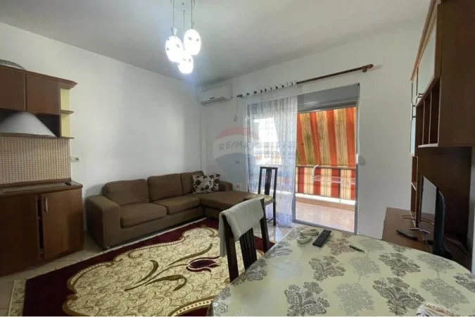 Tirane, jepet me qera apartament 1+1 Kati 4, 60 m² 300 € (Fresku)