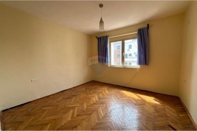Tirane, jepet me qera apartament 2+1 , 60 m² 400 € (Bulevardi Zogu I, Shqipëri)