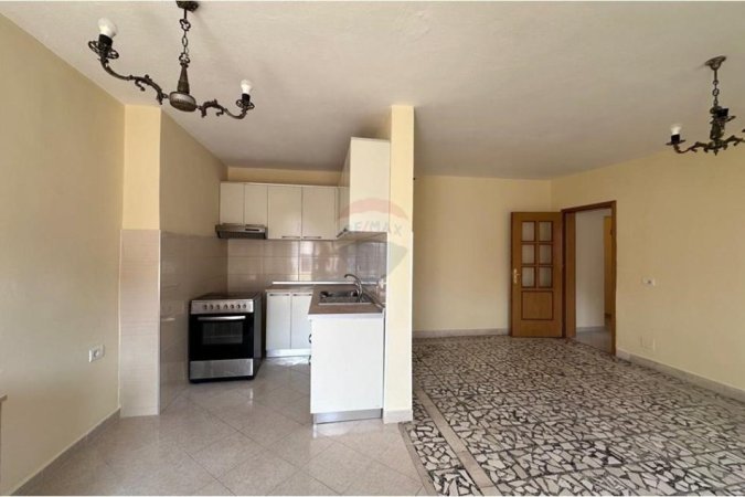 Tirane, jepet me qera apartament 2+1 , 60 m² 400 € (Bulevardi Zogu I, Shqipëri)